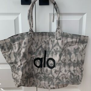 Alo Tie Dye Shopper Tote, nwt
